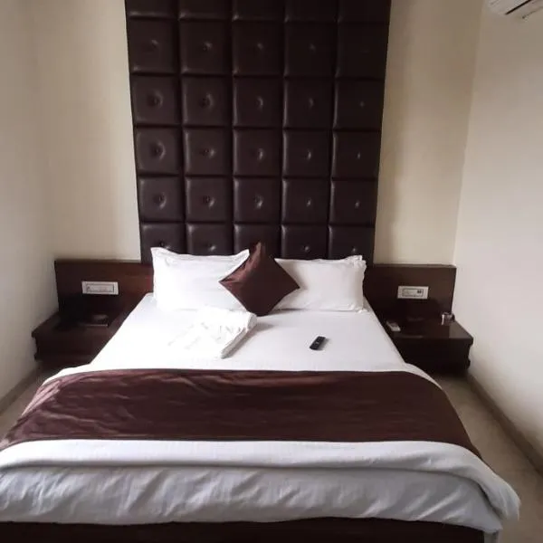 Hotel Shahi Darbar, hotel v destinaci Navsāri