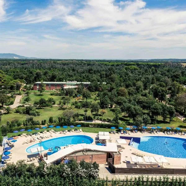 TH Tirrenia - Green Park Resort, отель в Тиррении