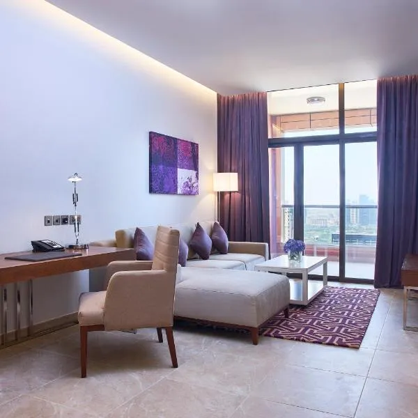 Mercure Dubai Barsha Heights Hotel Suites And Apartments، فندق في أم سقيم