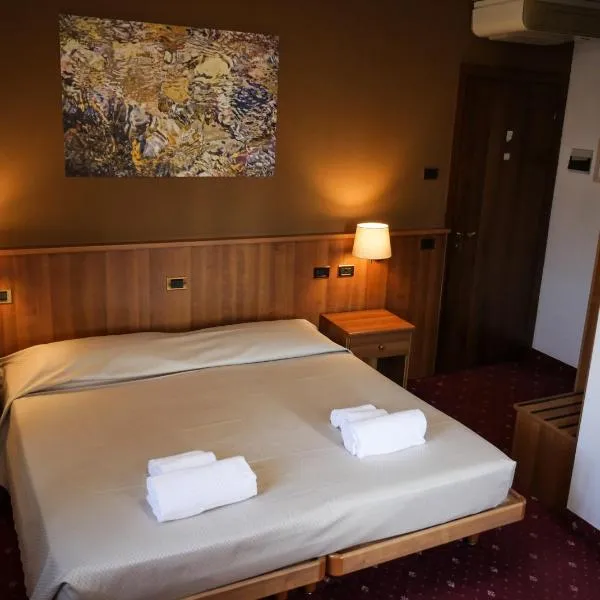 VILLANOVA HOTEL, hotel San Bonifacióban