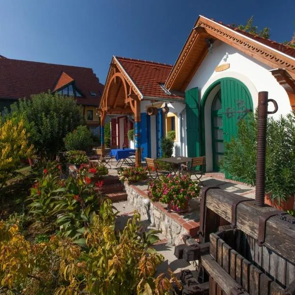 Bagoly Pincesor Fogado, hotel v destinaci Pécs
