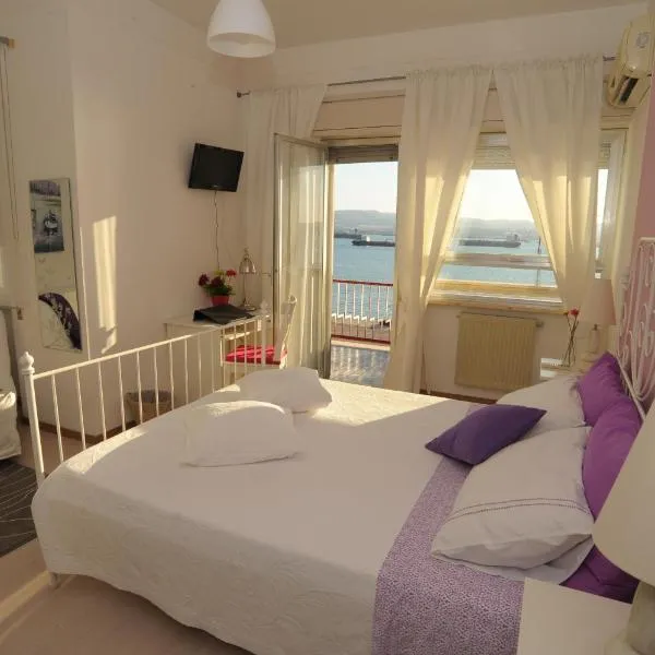 B&B Mare di Augusta La Finestra sul Porto, hotel v destinácii Augusta