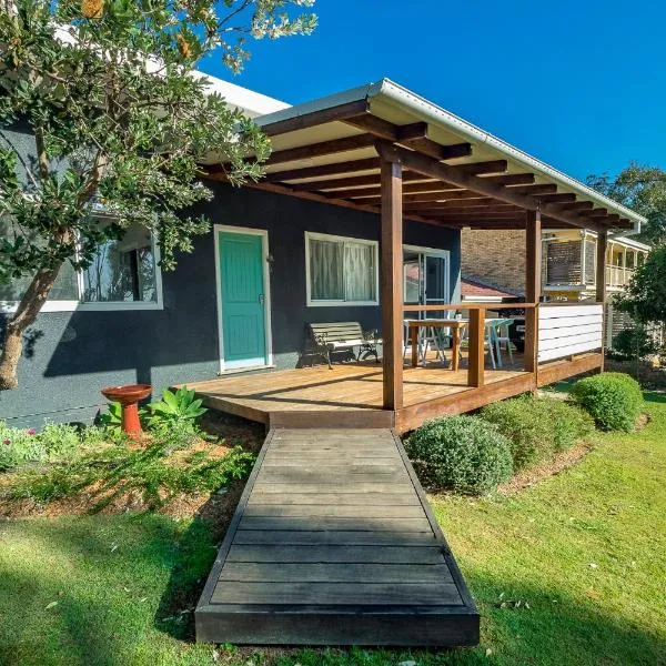 Tallowood beachfront cottage: Lake Cathie şehrinde bir otel