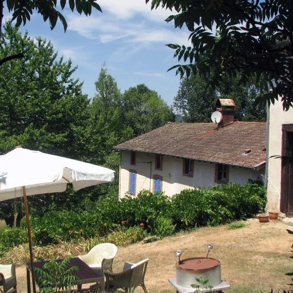 Camping La Vallée Verte, hotel en Vertolaye