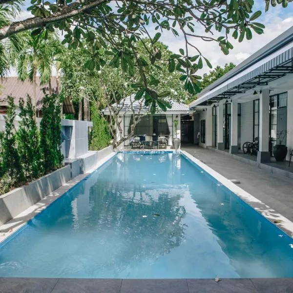 La Riva Boutique Hotel, hotel em Kamphaeng Phet