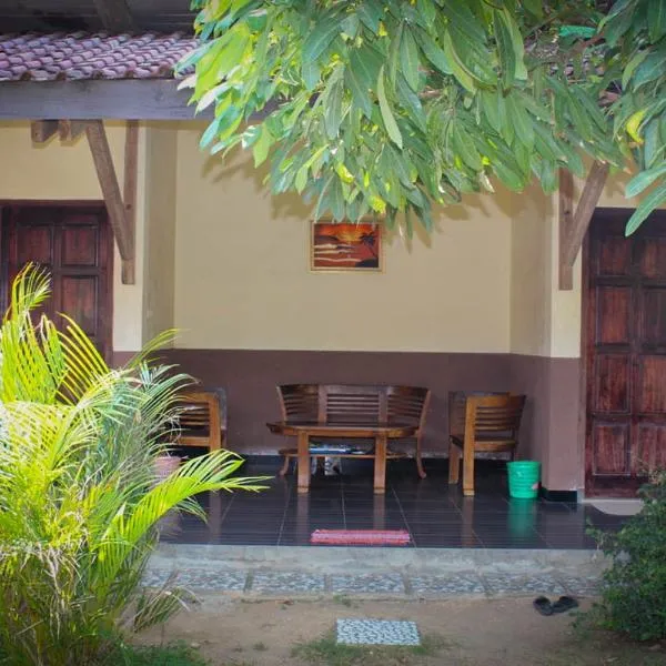 Harrys Oceanhouse 2 Pacitan, hotel in Punung