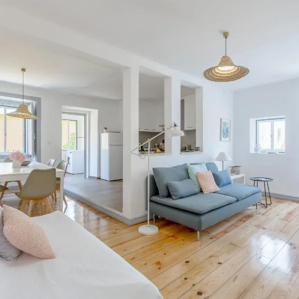 Alfama, Bright and Spacious With Private Terrace, By TimeCooler