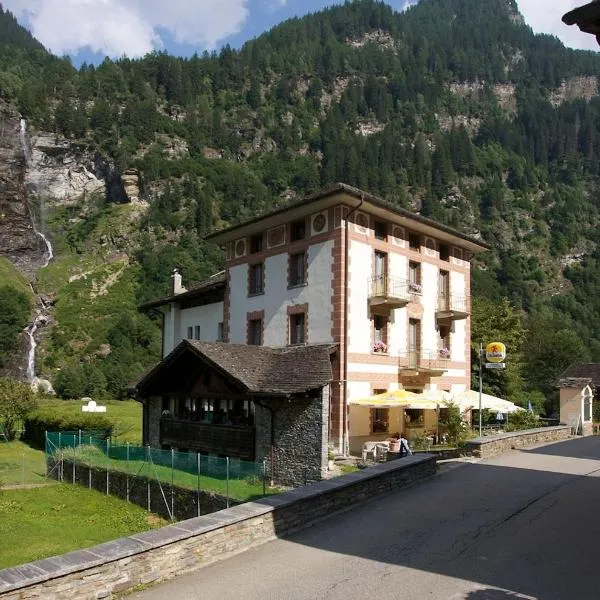 Hotel La Cascata, hotel in Soazza