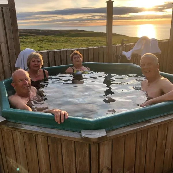 Guesthouse Gimbur, hotel v mestu Reykjarholl