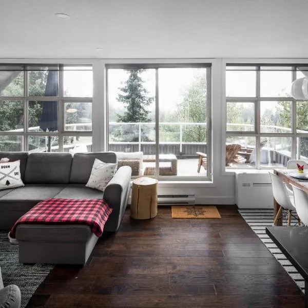 THE LOOKOUT PENTHOUSE // a luxe suite in Whistler、ペンバートンのホテル