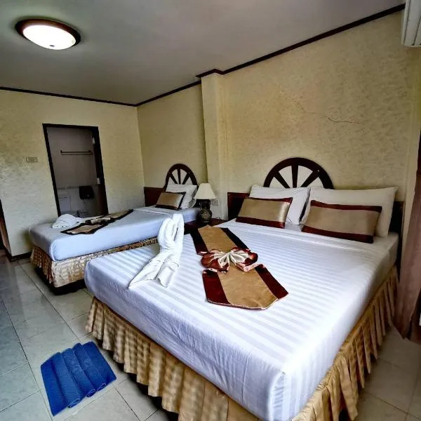 Natacha Hotel: Phi Phi Don şehrinde bir otel