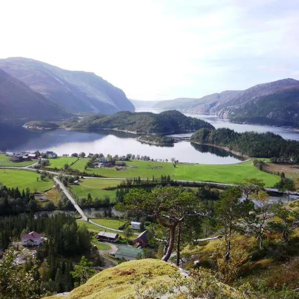 Tosbotn Camping & Cottages, hótel í Velfjord