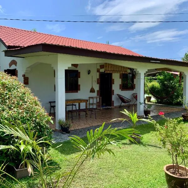 Lovely Garden Villas, hotel in Pantai Cenang