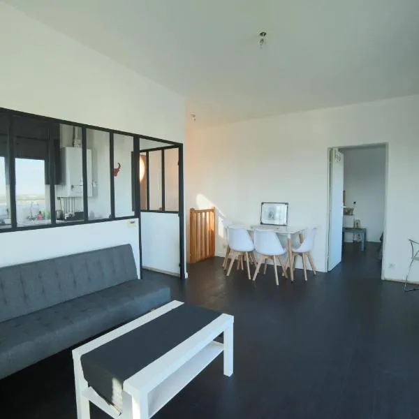 PROCHE BORDEAUX APPARTEMENT 75 M2 ROOFTOP – hotel w mieście Bruges