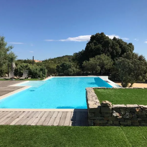 Le Domaine du Cade-Gîtes d'exception 4étoiles "La Villa du Cade", hotel v destinaci Cazevieille