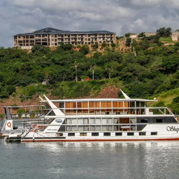 Shayamanzi Houseboats, hotel di Ubombo