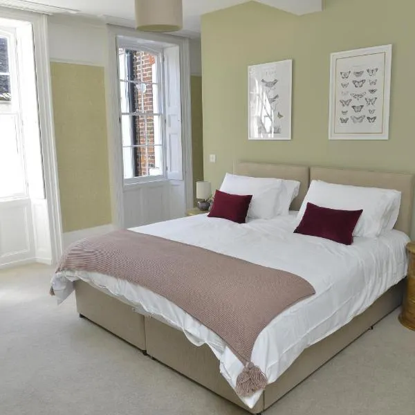 Old Green Chambers spacious town centre apartment with free parking!, hotel v destinaci St Ives