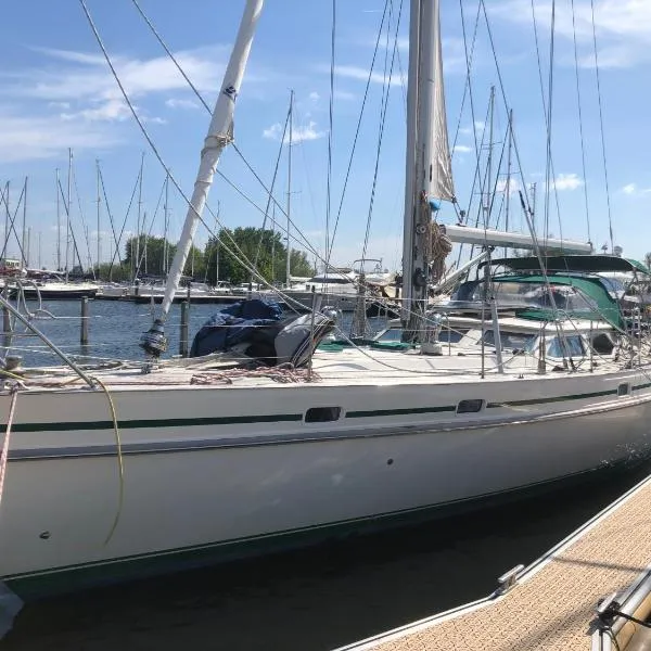 Stay only or sailaway with friends and family, hotel v destinaci Medemblik
