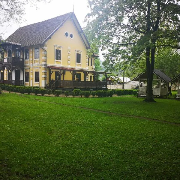 Dofteana Park, hotel in Dărmăneasca