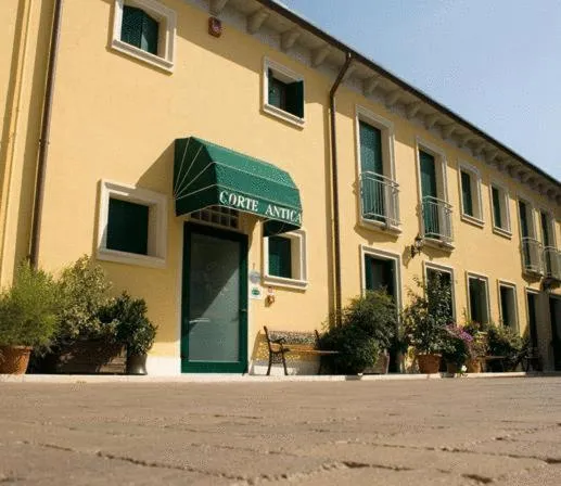 Albergo Corte Antica, hotel in Villafranca di Verona
