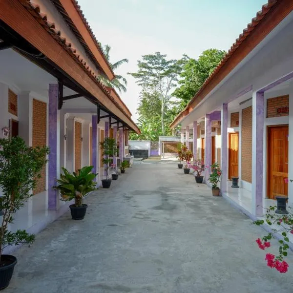 RedDoorz near Goa Jatijajar 2, hotel em Kebumen