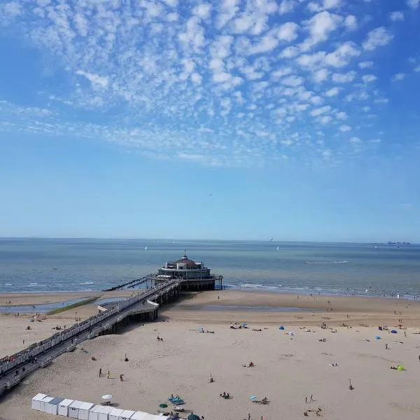 Beautiful Top Floor Seaview Studio Apartment B'berge-Bruges, hotel in Blankenberge