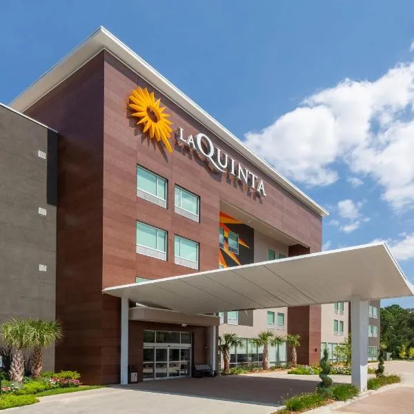 La Quinta Inn & Suites by Wyndham Lafayette Oil Center, hotelli kohteessa Broussard