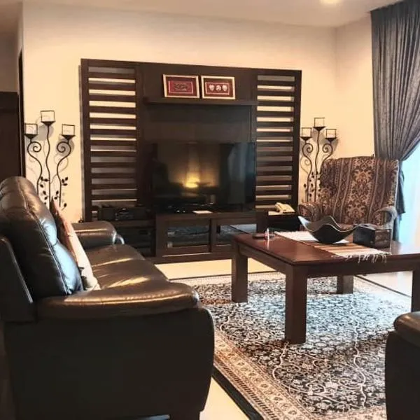 Samsuria Exclusive Beach Penthouse, hotel en Kampung Sungai Ular