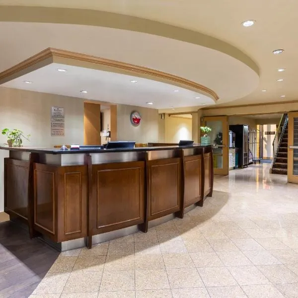 Ramada by Wyndham Coquitlam, hotel v destinaci Coquitlam