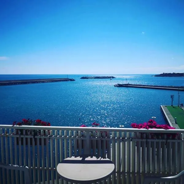 B&B LA BAIA Sea Rooms, hotel v destinaci Bisceglie