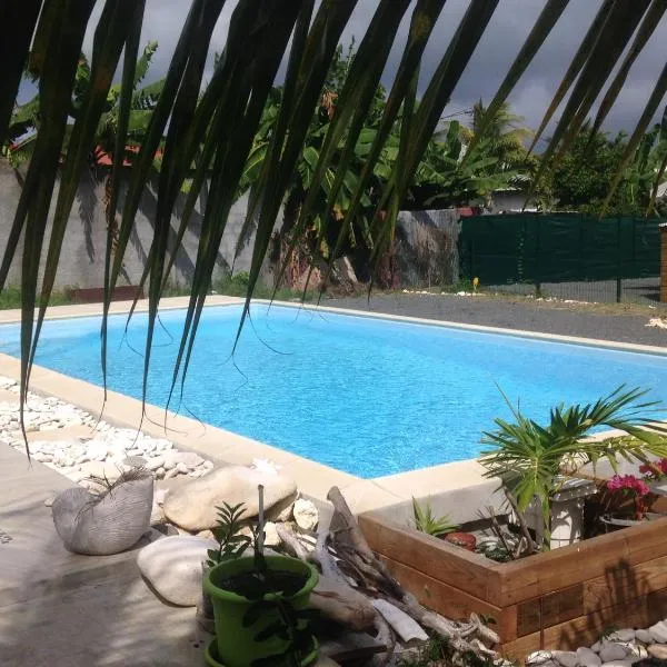 Chambre d'hôte Coeur-CoCo piscine, hotel v destinaci Saint-François