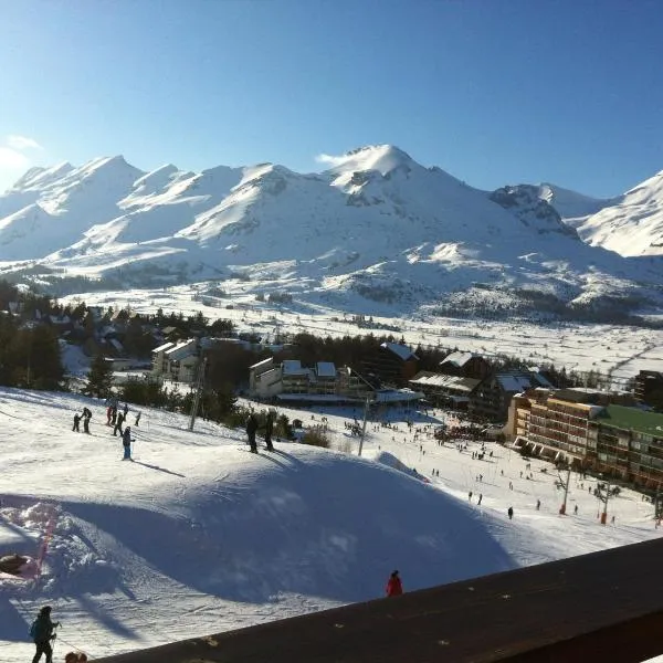 Eden sur les pistes avec vue panoramique sur la vallée, hotel em La Joue du Loup