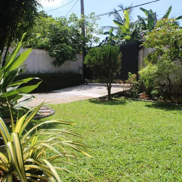 Bird's Nest by Natures Bliss, hotel in Gonahena