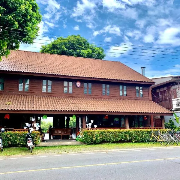 Riverhouse-The Teak House, hotel v destinaci Mae Sariang