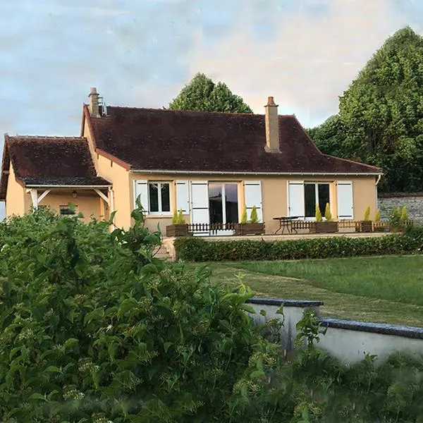 La Maison et son jardin sur le Canal de Bourgogne, מלון בJully