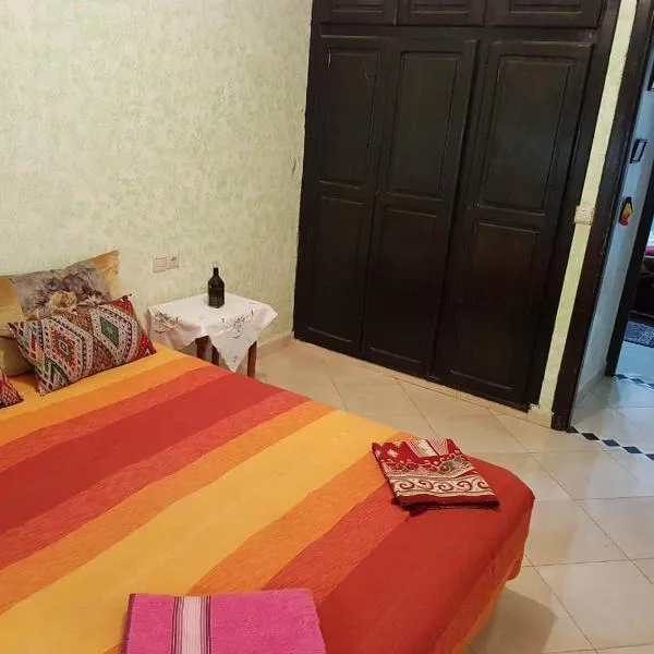 Joli Appartement Meublé à Rte Ain Chkef – hotel w mieście Ras el Ma