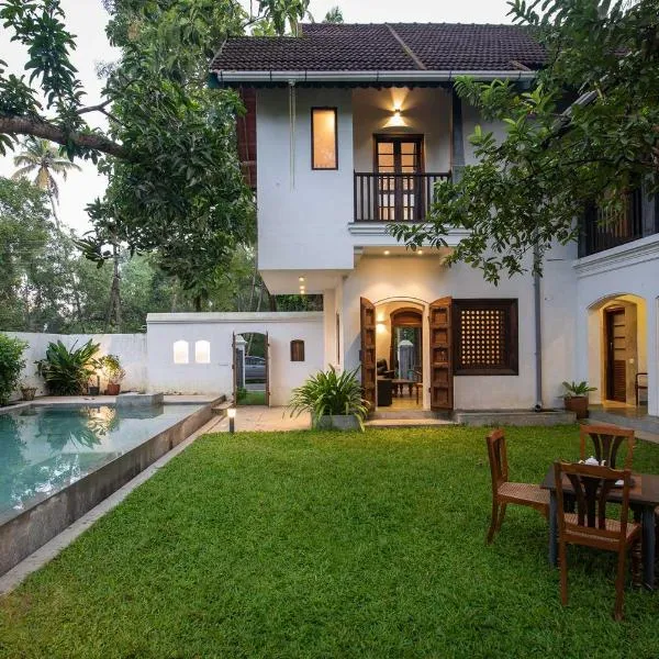 StayVista at Shalom Villa with Pvt Pool & Alfresco Dining, hotel v destinaci Alleppey