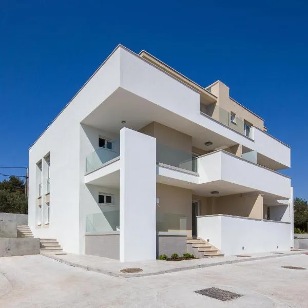 Apartments Alba 1, hotel i Slatine