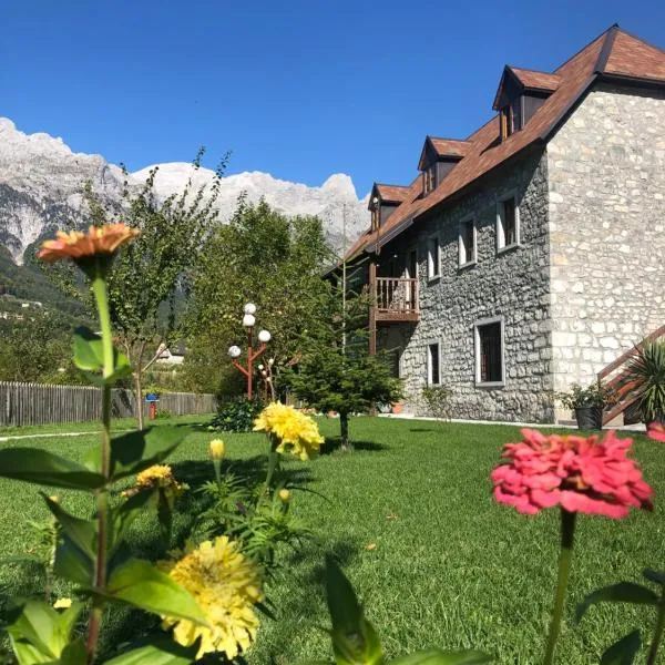 Kompleksi Zorgji, hotel di Theth