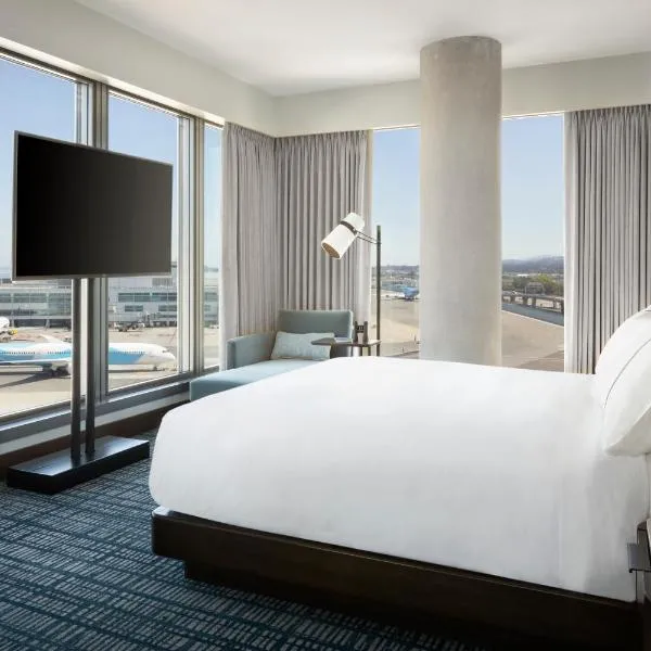 Grand Hyatt at SFO - photo 2