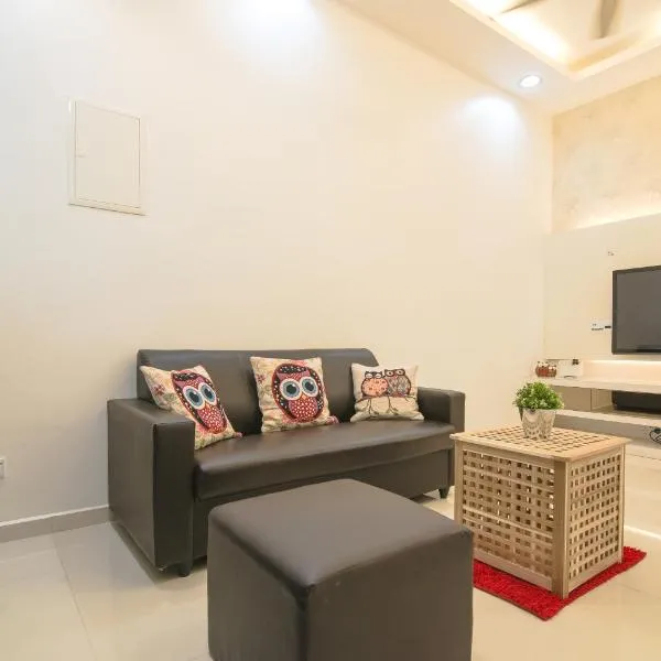 Landed Cozy House Near SPICE, Airport, hotell sihtkohas Kampong Manggis