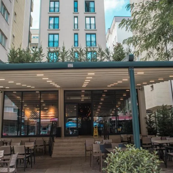Qama Hotel, hotel Pristinában