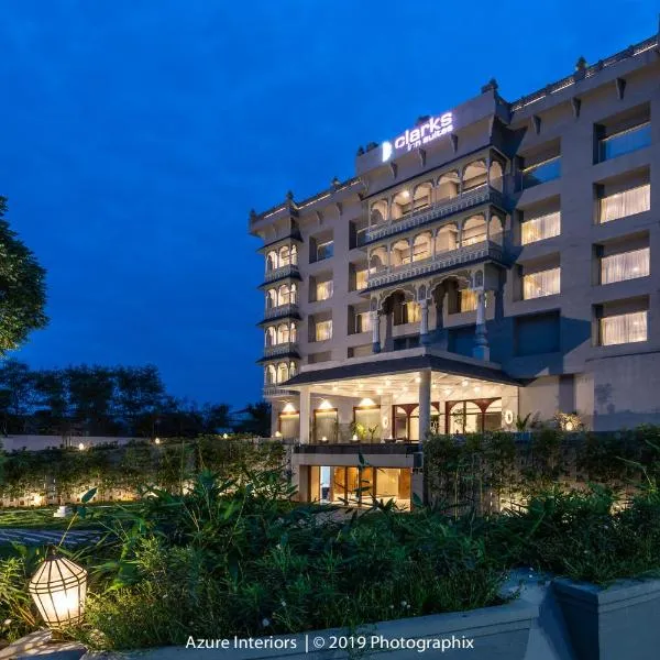 Clarks Inn Suites Raipur, hotel in Phundardih