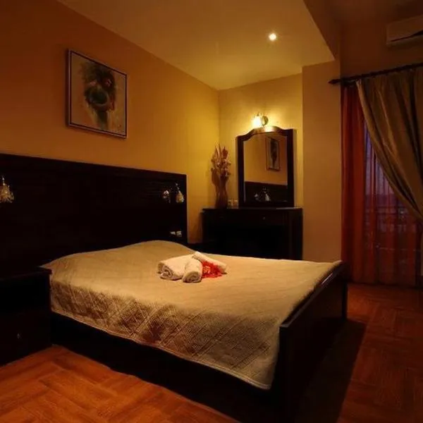 Pantheon Hotel & Suites, hotel in Pili