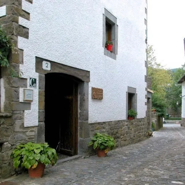 Apartamentos Pistolo, hotel v destinaci Ochagavía