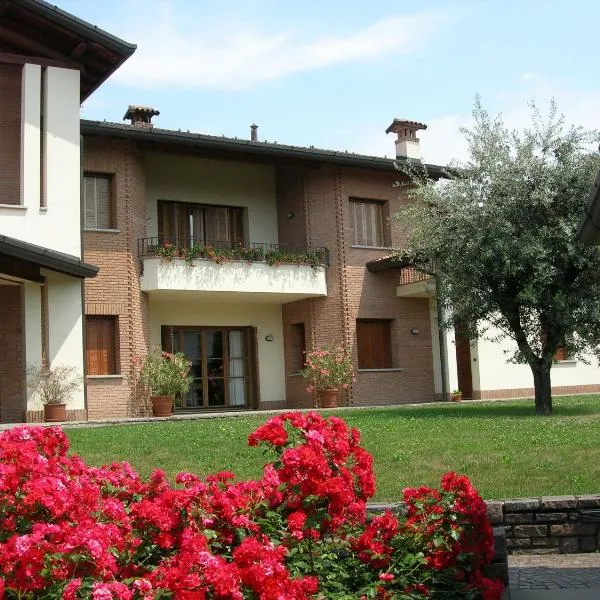 Casa Ceruti, hotel v destinaci Villa Guardia