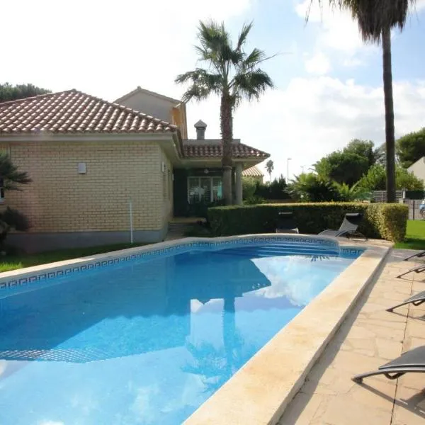 Villa Lluna, hotel in Riumar