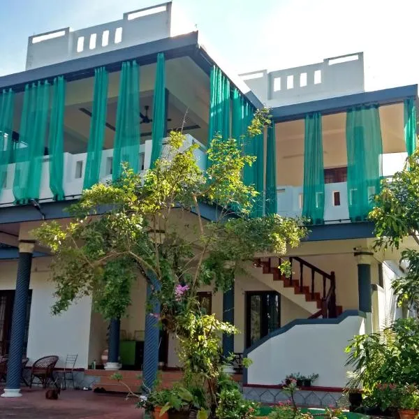 Kadalamma Beach Homestay, hotell sihtkohas Ambalapulai