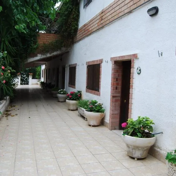 Apartamentos Les Moreres, hotel in Duesaigües
