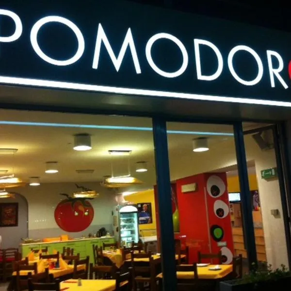 Albergo Ristorante Pomodoro – hotel w mieście Omegna